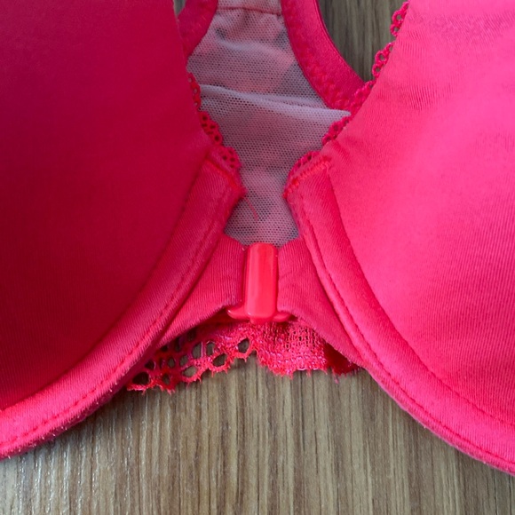 ❤️ Victoria’s Secret Racerback Perfect Coverage Bra 34C - Picture 2 of 8